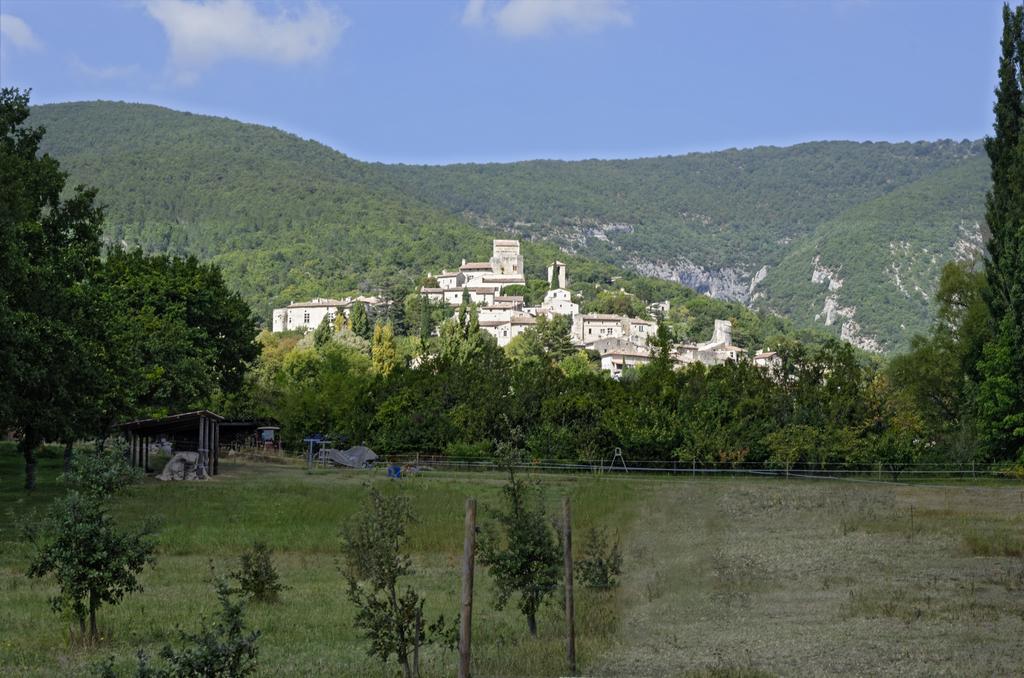 Logis Hotel Les Hospitaliers Le Poët-Laval Buitenkant foto