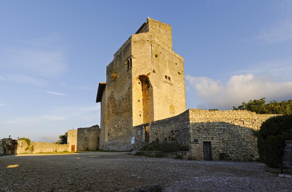 Logis Hotel Les Hospitaliers Le Poët-Laval Buitenkant foto