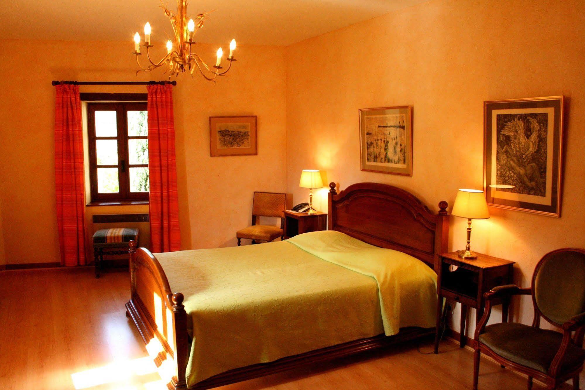 Logis Hotel Les Hospitaliers Le Poët-Laval Buitenkant foto