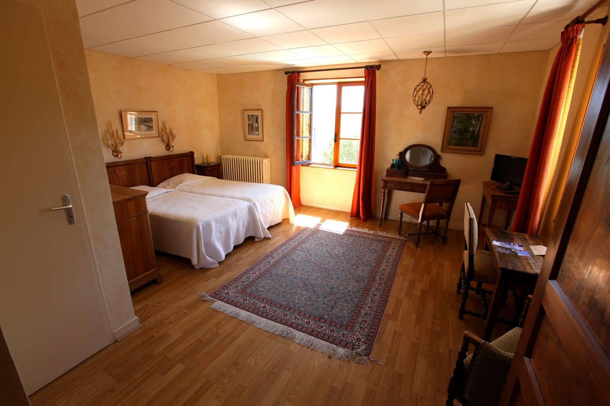 Logis Hotel Les Hospitaliers Le Poët-Laval Buitenkant foto