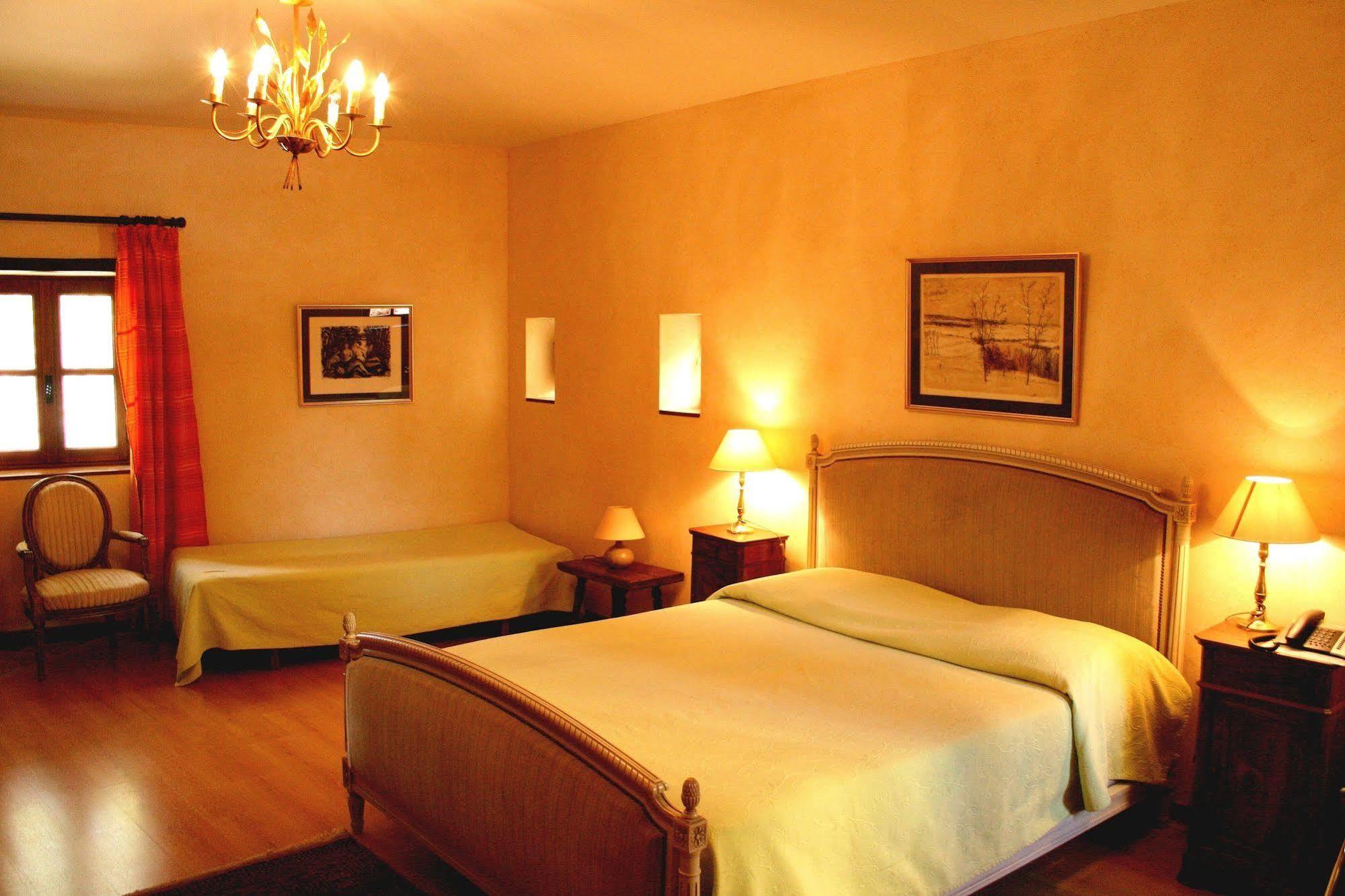 Logis Hotel Les Hospitaliers Le Poët-Laval Buitenkant foto