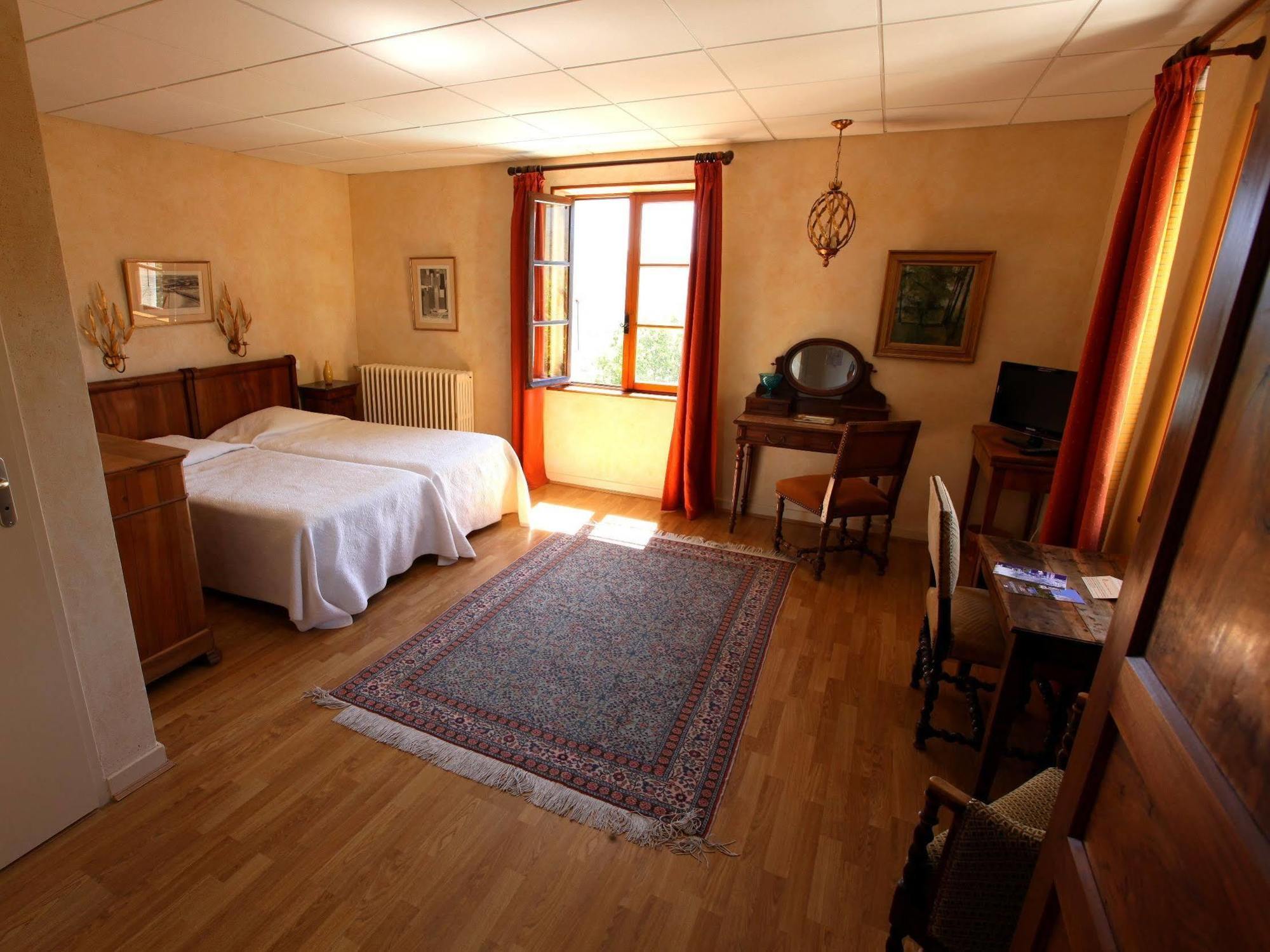 Logis Hotel Les Hospitaliers Le Poët-Laval Buitenkant foto