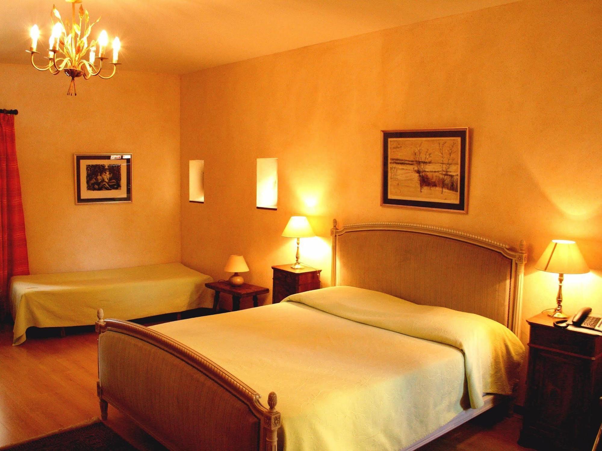 Logis Hotel Les Hospitaliers Le Poët-Laval Buitenkant foto