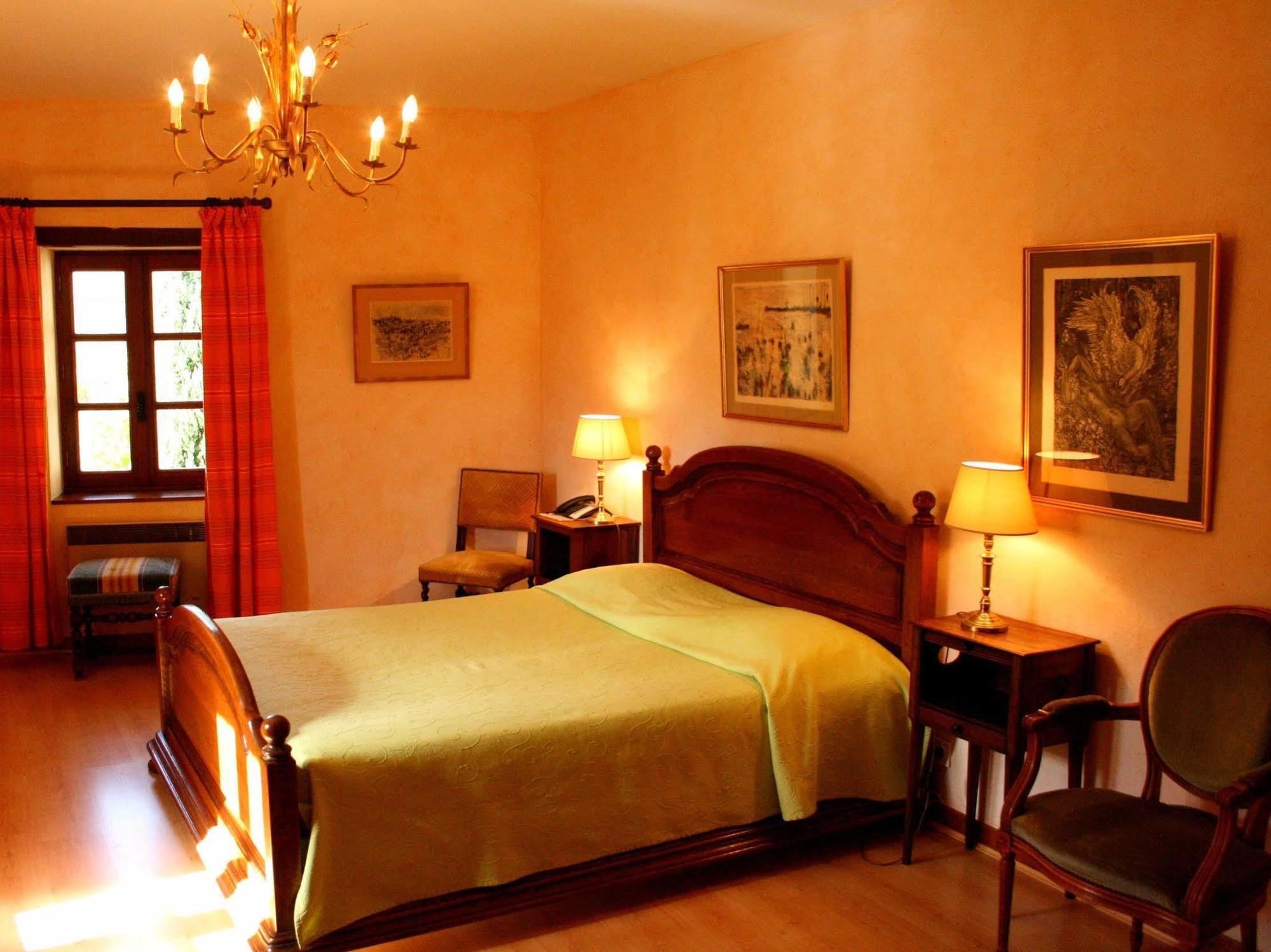 Logis Hotel Les Hospitaliers Le Poët-Laval Buitenkant foto